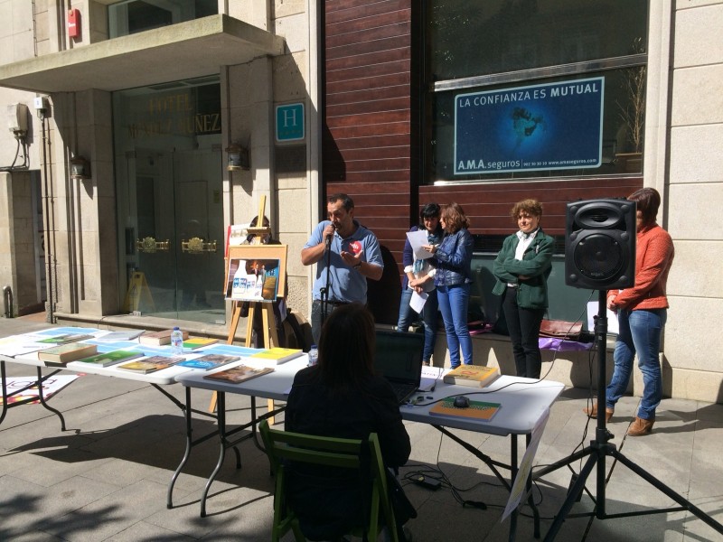 A CIG-Ensino e o profesorado Celga denunciaron nun acto reivindicativo en Lugo o desleixo da Xunta co galego